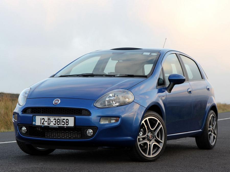  Fiat Punto 5-Door 2012 года  (UK) (фото 6 из 11)